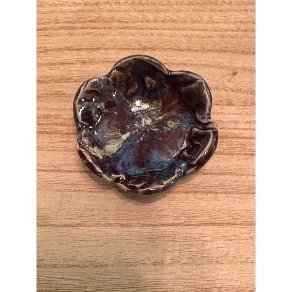 Small pottery ring dish! Beautiful marked on back! - Picture 2 of 4